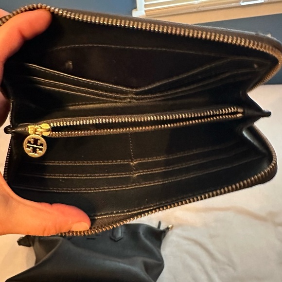 Tory Burch McGraw Slouchy Satchel Bag & Saffiano Leather Continental Zip Wallet - Picture 13 of 16